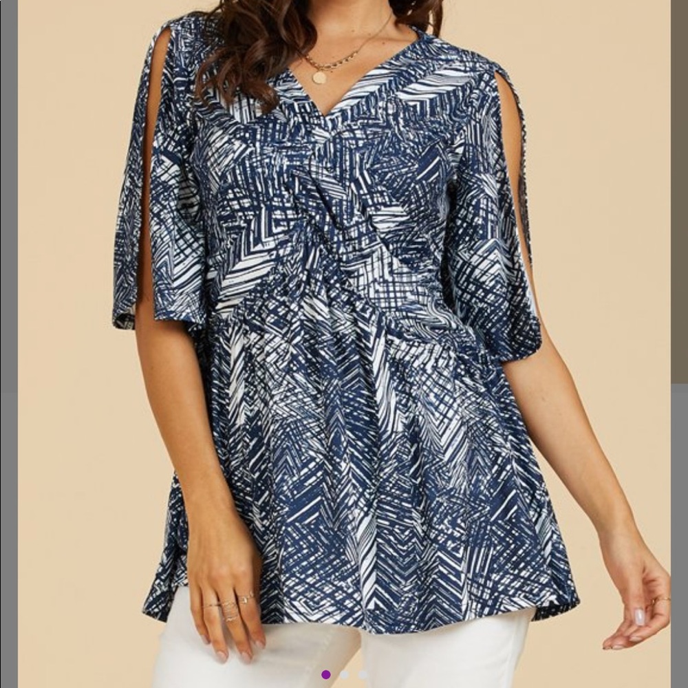 Navy & White Slit Sleeve V-Neck Tunic Size 1X